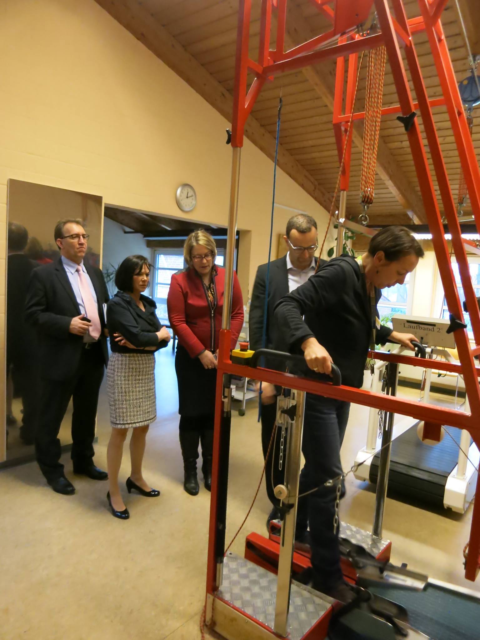 Besuch mit Jens Spahn MdB im Neurologischen Rehabilitationszentrum in Bremen-Nord