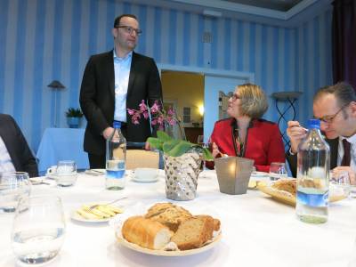 Diskussion ber die Herausforderungen der Gesundheitspolitik mit Jens Spahn MdB